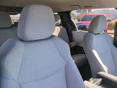 Certified 2025 Toyota Sienna LE image 7