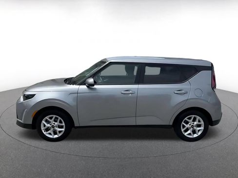 Used 2025 Kia Soul LX w/ LX Technology Package FWD image 9