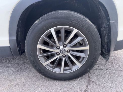 Used 2019 Toyota Highlander XLE AWD/4WD image 6