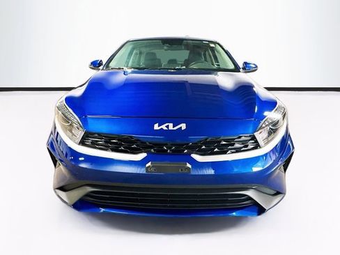 Used 2023 Kia Forte LXS w/ LXS Technology Package FWD image 2