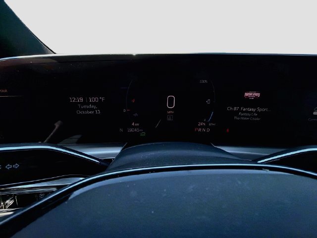 Used 2025 Cadillac Lyriq Luxury AWD/4WD image 38