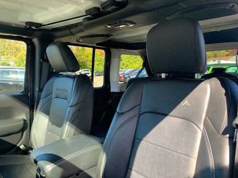 Used 2023 Jeep Wrangler Sahara w/ Cold Weather Group image 13