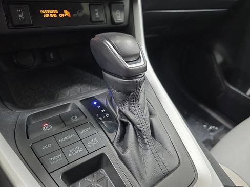 Certified 2021 Toyota RAV4 XLE Premium AWD/4WD image 20