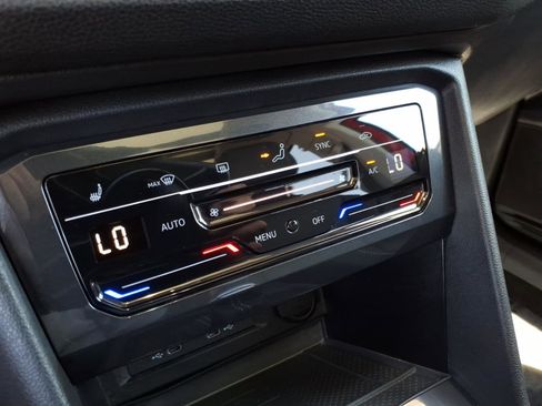 Certified 2024 Volkswagen Tiguan SE image 30