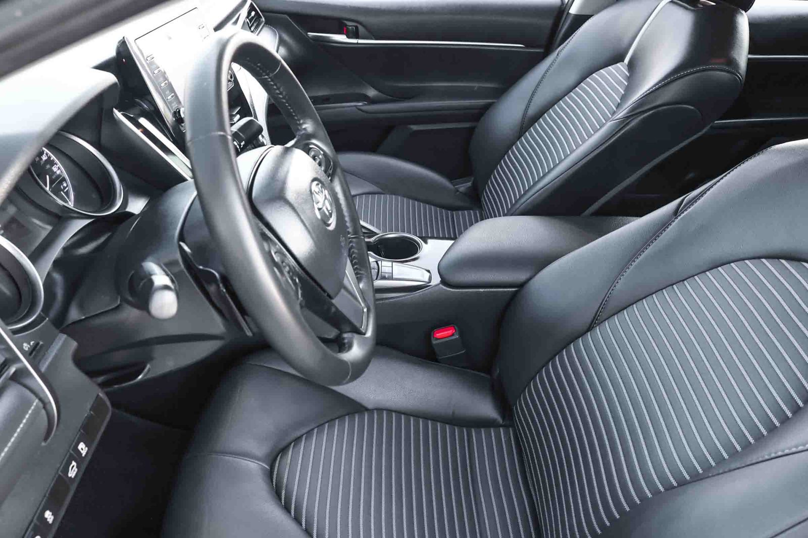 Used 2024 Toyota Camry SE w/ Convenience Package FWD image 13