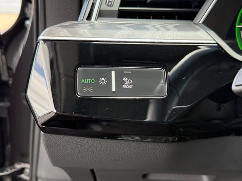 Used 2021 Audi e-tron Premium Plus w/ Premium Plus Package AWD/4WD image 21
