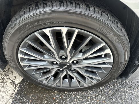 Used 2023 Kia Forte GT-Line w/ GT-Line Premium Package FWD image 5