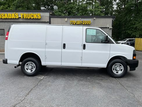 Used 2018 Chevrolet Express 2500 RWD image 8