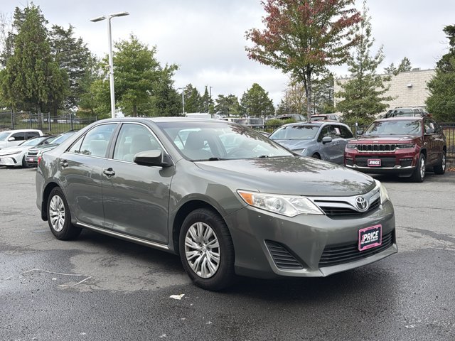 Used 2014 Toyota Camry LE FWD image 2