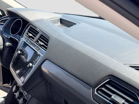 Used 2020 Volkswagen Tiguan SE FWD image 30