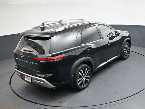 Used 2024 Nissan Pathfinder Platinum w/ Cargo Package image 33