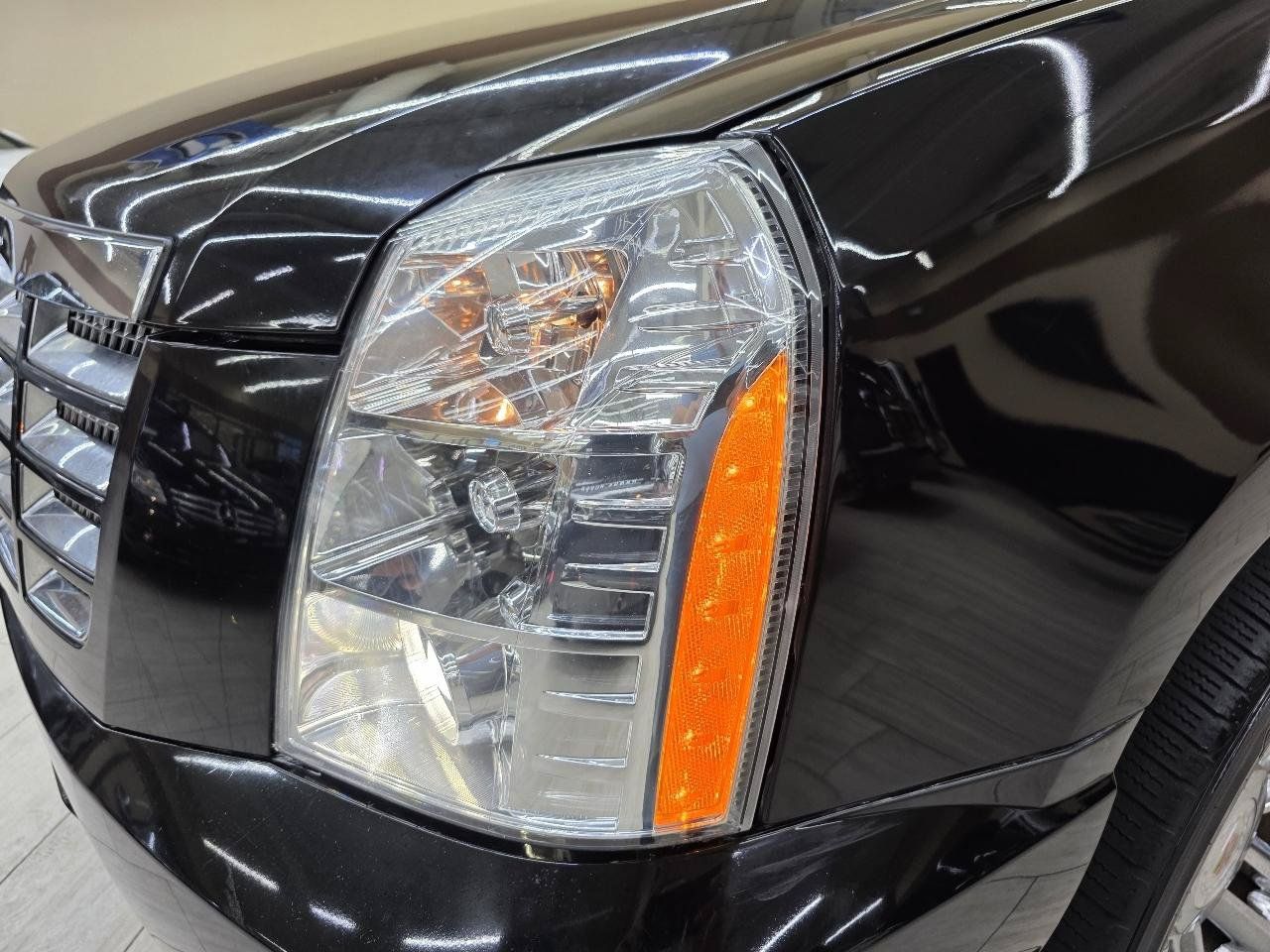 Used 2012 Cadillac Escalade Luxury RWD image 10