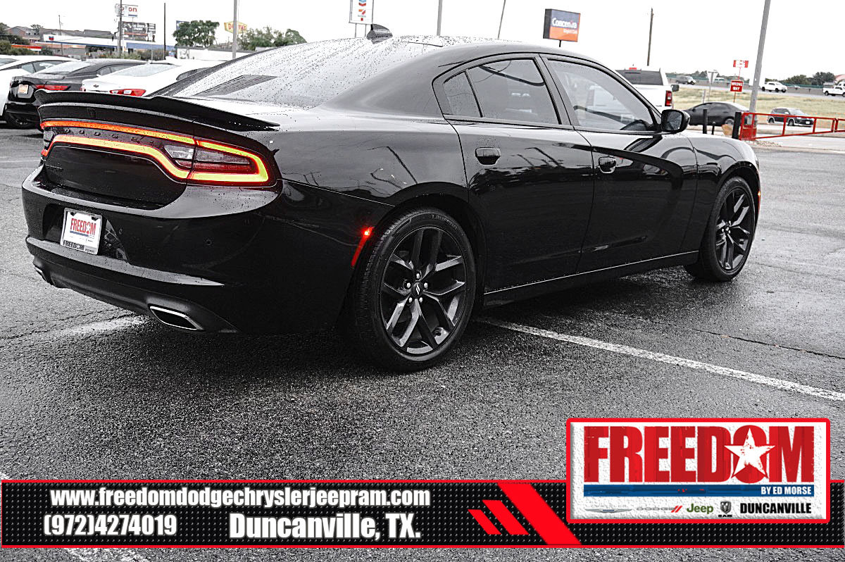 Used 2023 Dodge Charger SXT w/ Blacktop Package RWD image 5