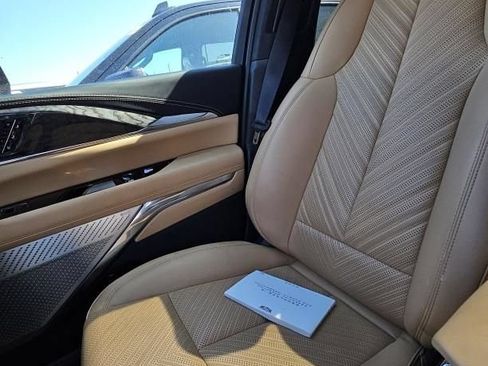 Used 2025 Cadillac Escalade IQ Luxury 2 AWD/4WD image 7