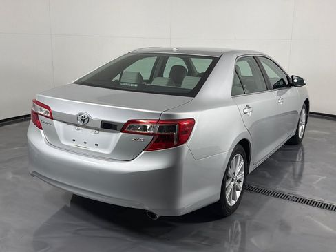 Used 2014 Toyota Camry XLE w/ Leather Package FWD image 5
