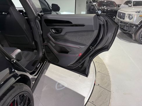 Used 2025 Lamborghini Urus SE AWD/4WD image 61
