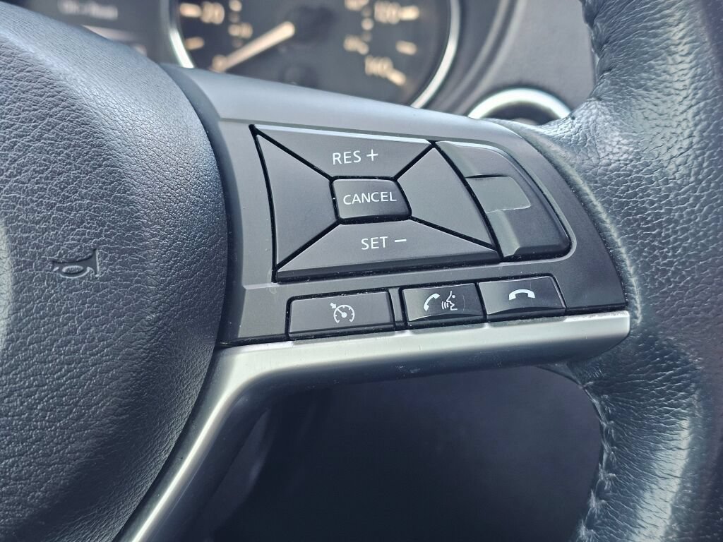 Used 2017 Nissan Rogue SV AWD/4WD image 26