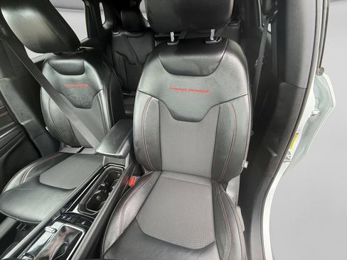 Used 2025 Jeep Compass Trailhawk AWD/4WD image 23