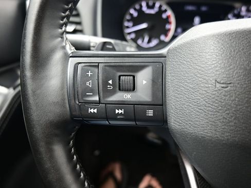 Used 2025 Nissan Rogue SV AWD/4WD image 13
