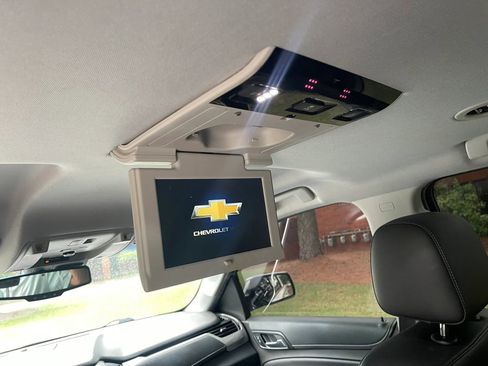 Used 2017 Chevrolet Suburban Premier RWD image 17