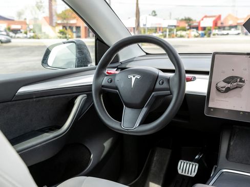Used 2023 Tesla Model Y Performance AWD/4WD image 24