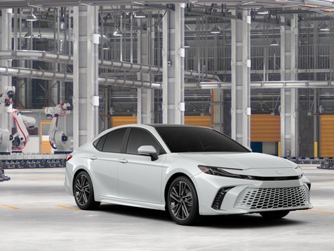 New 2026 Toyota Camry Hybrid FWD image 15