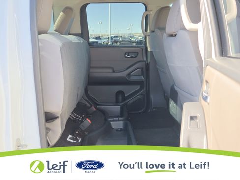 Used 2022 Nissan Frontier SV w/ Technology Package image 34