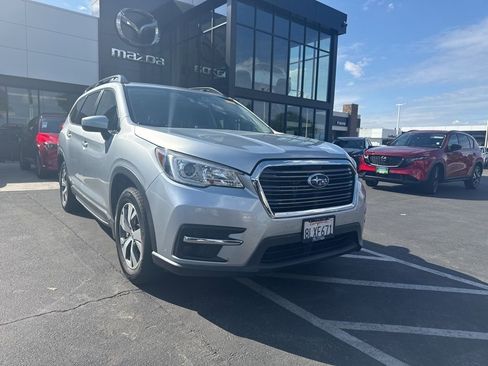 Used 2020 Subaru Ascent Premium w/ Convenience Package image 2