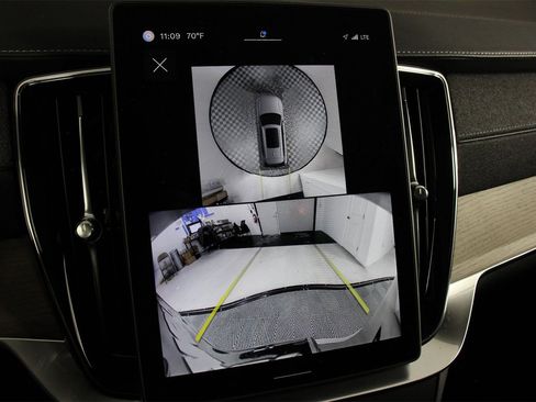 Certified 2025 Volvo XC90 B6 Plus w/ Protection Package Premier image 13