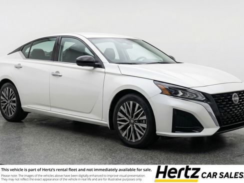 Used 2025 Nissan Altima 2.5 SV image 1