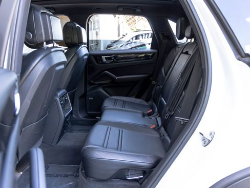 Certified 2021 Porsche Cayenne AWD/4WD image 46