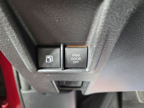 Used 2021 Toyota Sienna Platinum AWD/4WD image 30