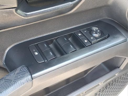 Used 2025 Toyota Tacoma SR5 AWD/4WD image 17