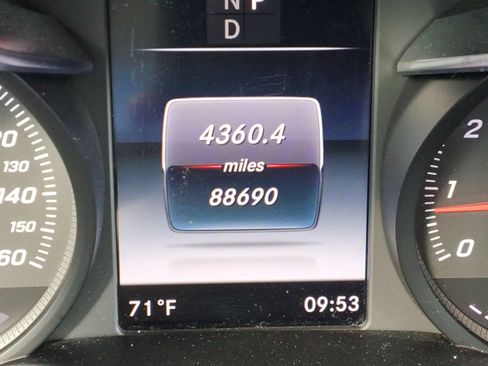 Used 2019 Mercedes-Benz GLC 300 4MATIC image 13