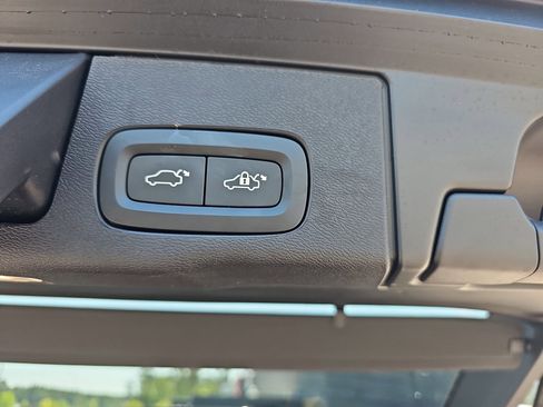 Used 2023 Volvo XC60 B5 Ultimate w/ Protection Package Premier image 14