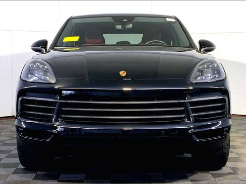 Certified 2022 Porsche Cayenne Platinum Edition image 10