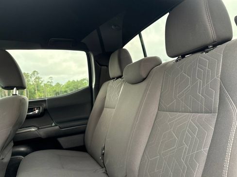 Used 2018 Toyota Tacoma TRD Sport AWD/4WD image 9
