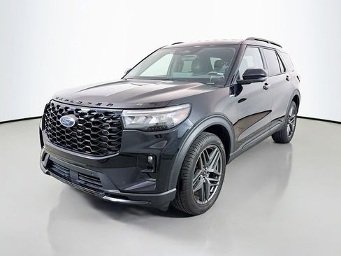 Used 2025 Ford Explorer ST-Line w/ ST-Line Street Pack AWD/4WD image 3