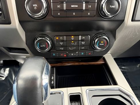 Used 2020 Ford F150 Lariat image 29