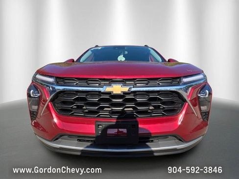 Certified 2025 Chevrolet Trax LT w/ LT Convenience Package FWD image 9