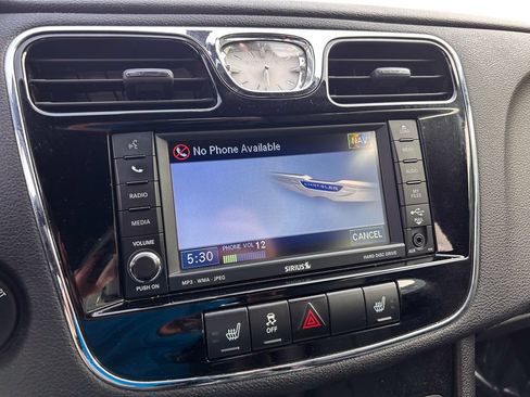Used 2011 Chrysler 200 Limited FWD image 22