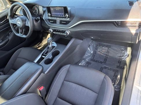 Used 2024 Nissan Altima 2.5 S FWD image 13