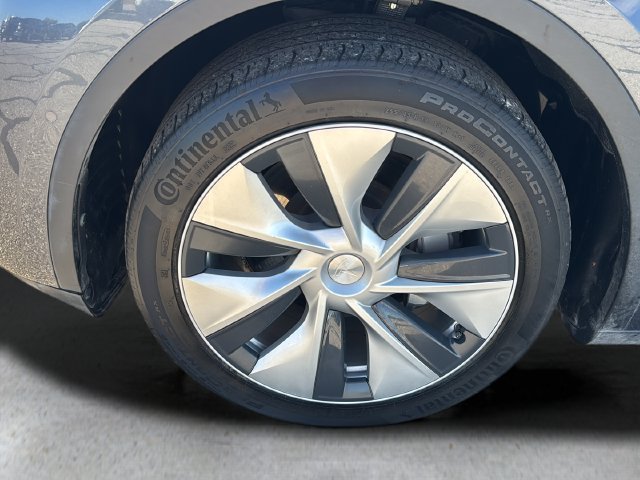 Used 2022 Tesla Model Y Long Range AWD/4WD image 11