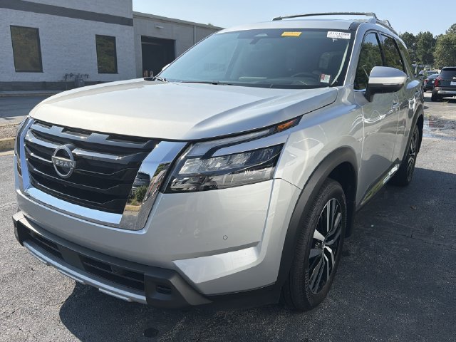 Certified 2025 Nissan Pathfinder Platinum w/ Cargo Package FWD image 1