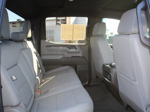 Used 2025 GMC Sierra 1500 SLT image 17