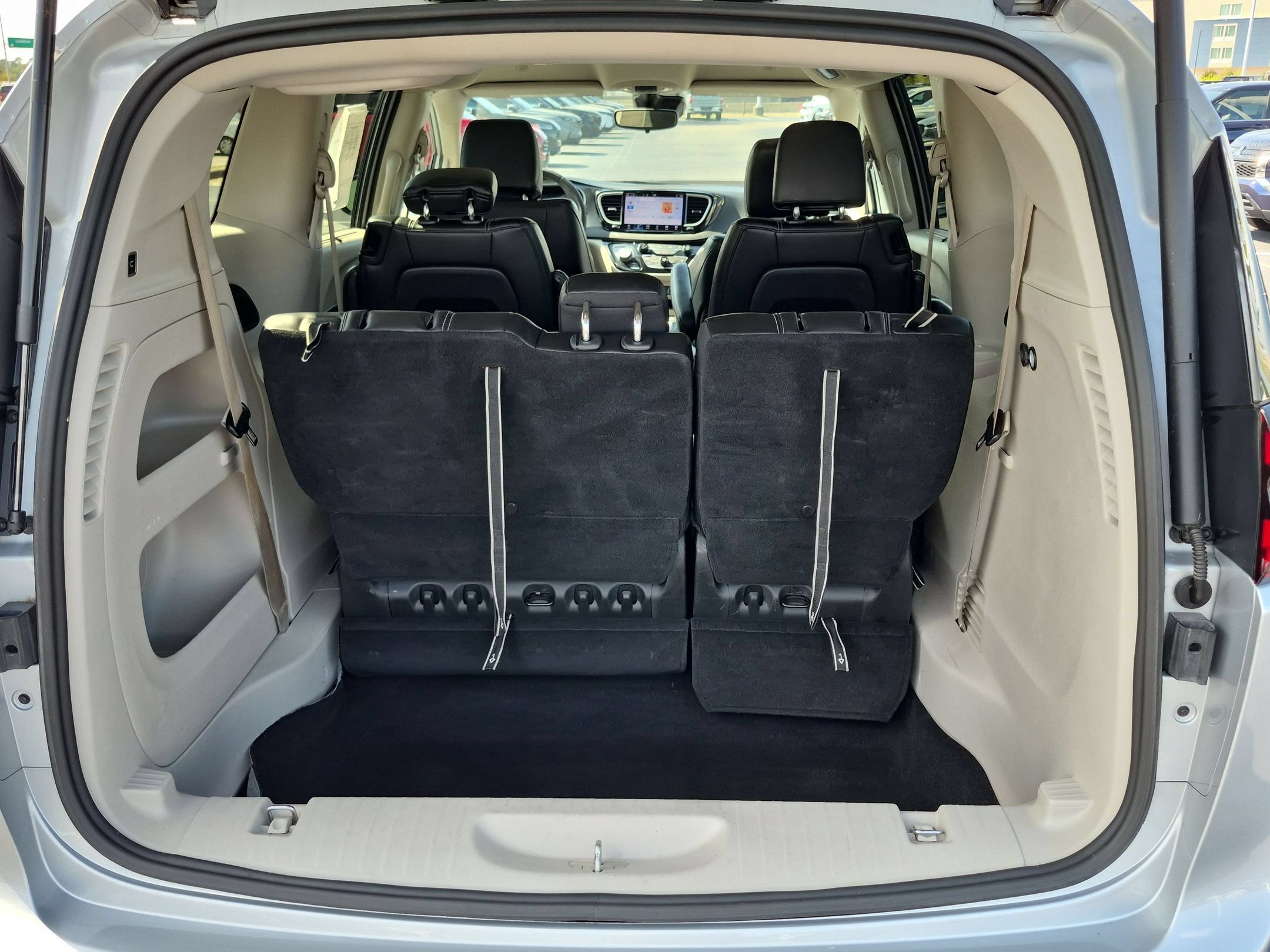 Used 2024 Chrysler Pacifica Touring-L FWD image 31