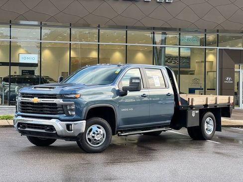 Used 2025 Chevrolet Silverado 3500 LT w/ Convenience Package AWD/4WD image 2