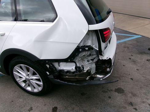 Used 2019 Volkswagen Golf Alltrack S image 6