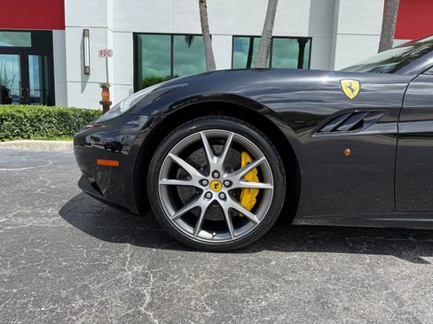 Used 2012 Ferrari California image 9