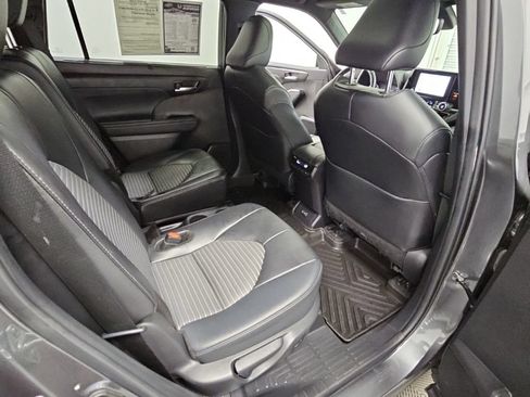 Used 2024 Toyota Highlander XSE FWD image 39